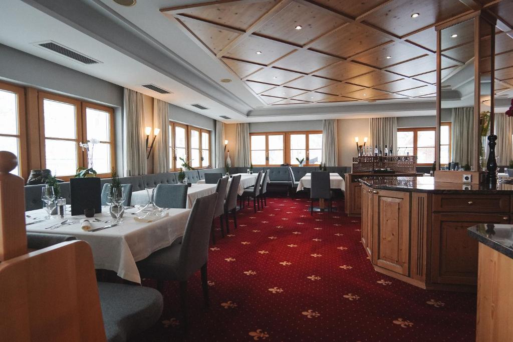 Restaurace v ubytování Hotel Acerina Superior