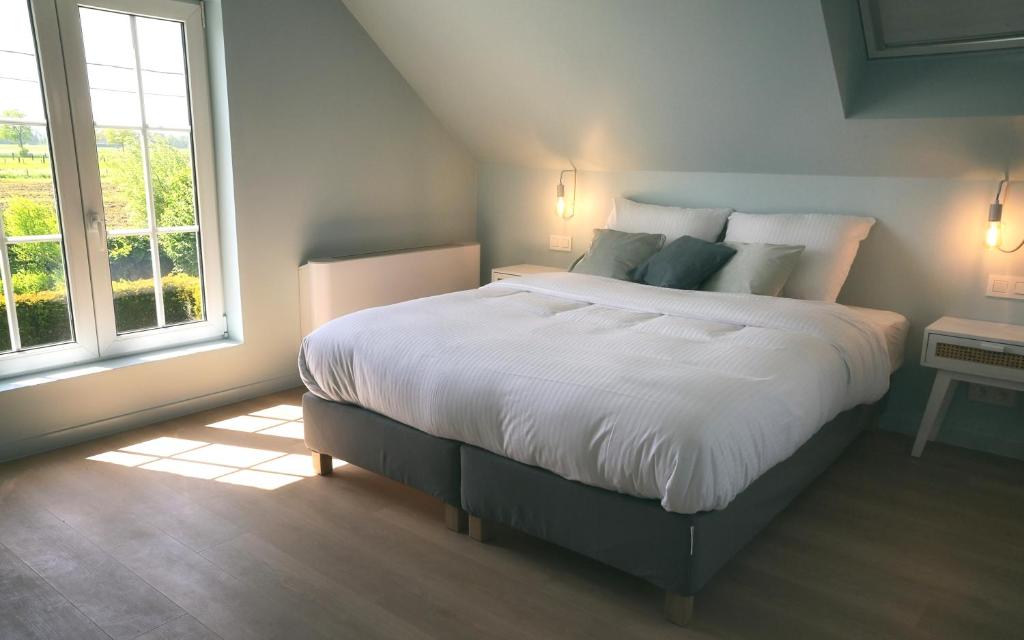 Een bed of bedden in een kamer bij The Treehouse Gistel