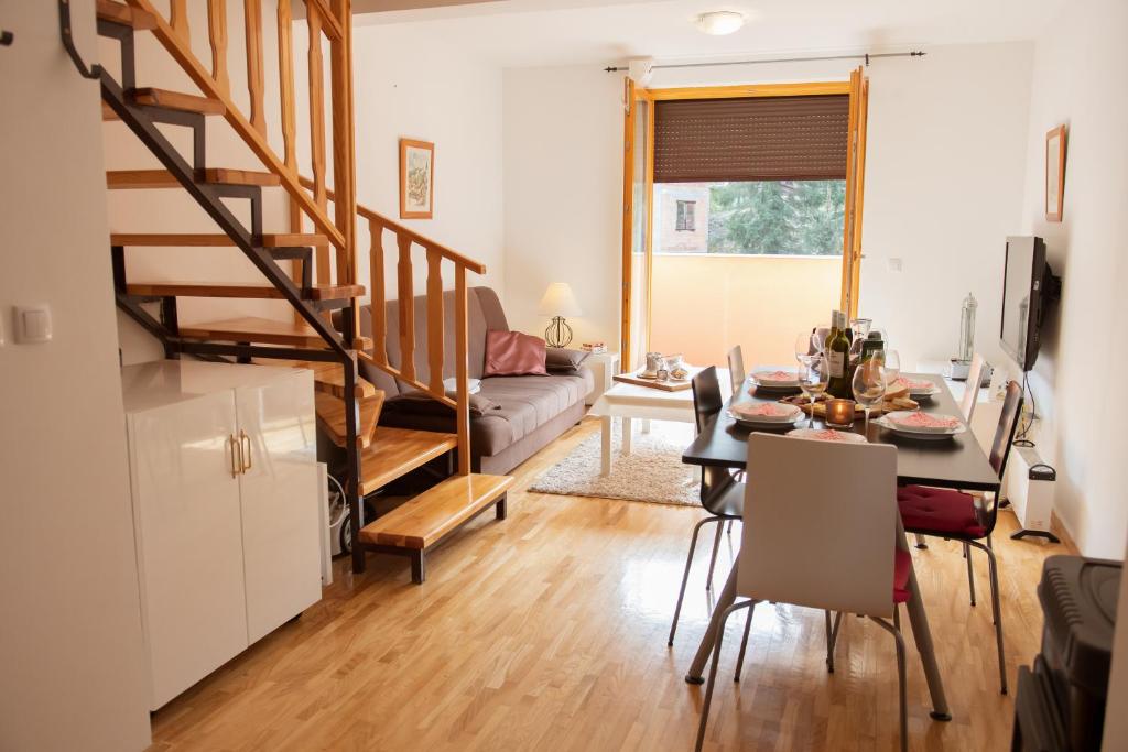 Μια τηλεόραση ή/και κέντρο ψυχαγωγίας στο Apartman 10 - Jahorina