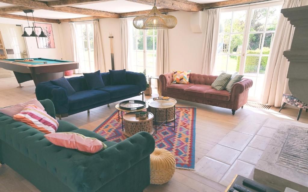 Een zitgedeelte bij The Treehouse Gistel