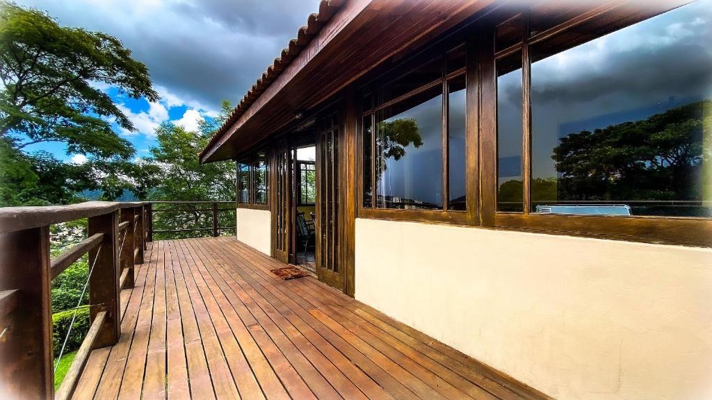 Gallery image of Chalé com vista incrível in São Roque