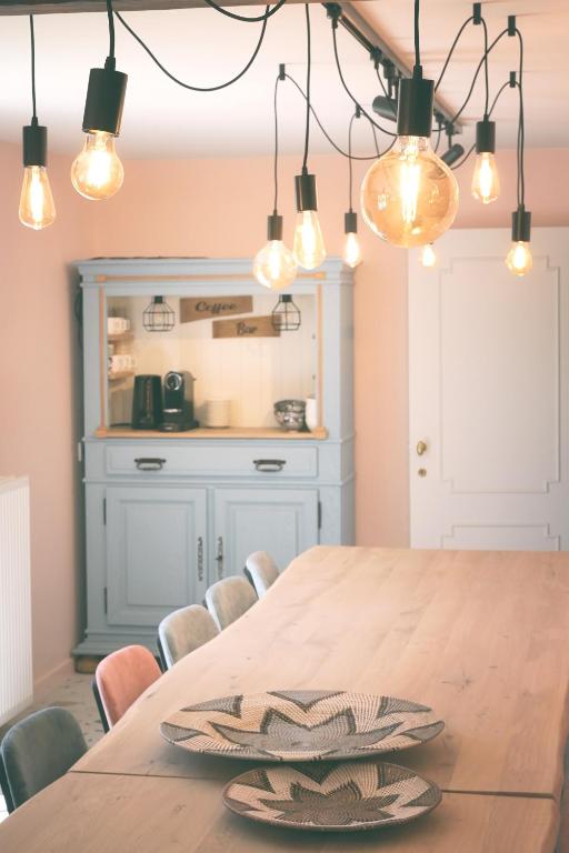 Een keuken of kitchenette bij The Treehouse Gistel