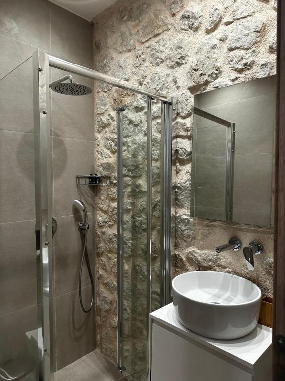 Koupelna v ubytování Serenity Suites