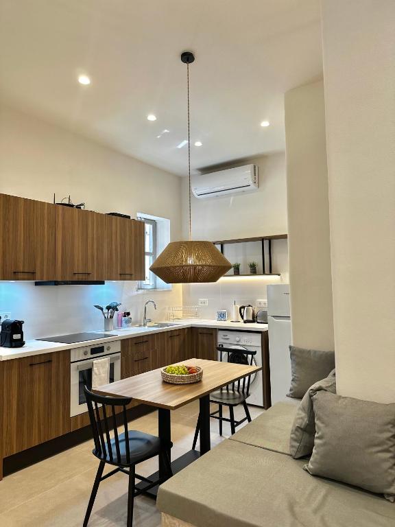 Kuchyň nebo kuchyňský kout v ubytování Serenity Suites