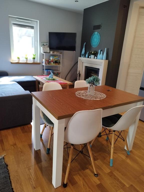 Roztoczańskie Zacisze - Two-Bedroom Apartment