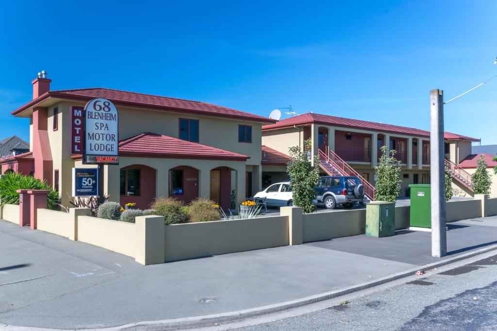 a sign in front of a building at Blenheim Spa Motor Lodge in Blenheim