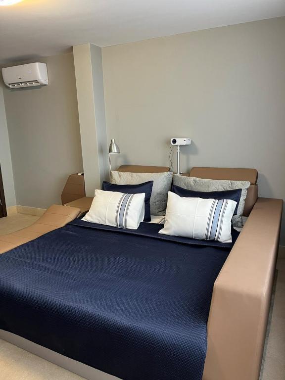 Postel nebo postele na pokoji v ubytování Сютка View Penthouse