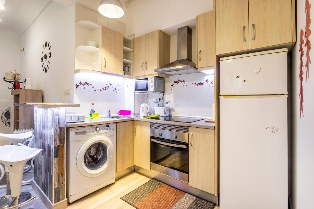 A kitchen or kitchenette at APARTAMENTO DE ENSUEÑO