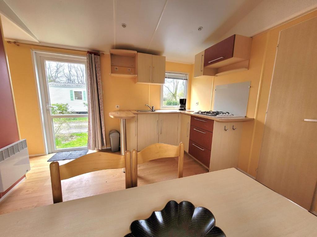 Kuchnia lub aneks kuchenny w obiekcie Camping les 2 salamandres
