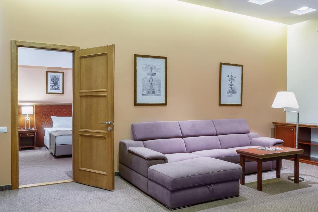 Postel nebo postele na pokoji v ubytování Alarus Luxe Hotel