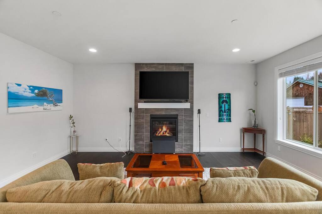 a living room with a couch and a fireplace at Serenity Shores in Kenmore in Kenmore