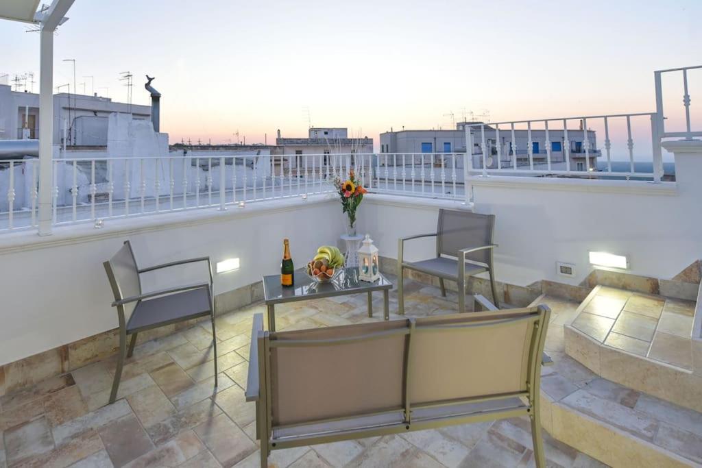 A balcony or terrace at Le Alcove del Leopardi