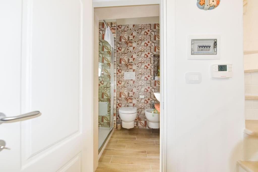 A bathroom at Le Alcove del Leopardi