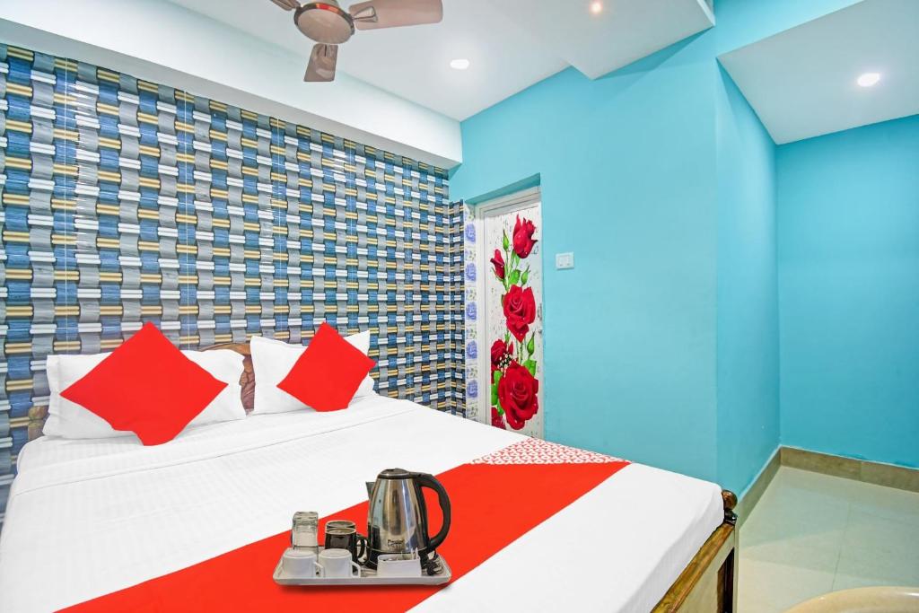 Postel nebo postele na pokoji v ubytování Hotel O Lewis Paradise