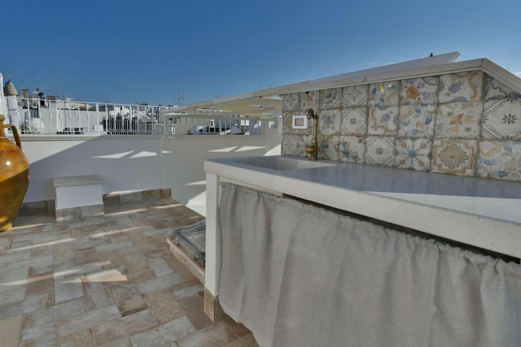 A balcony or terrace at Le Alcove del Leopardi