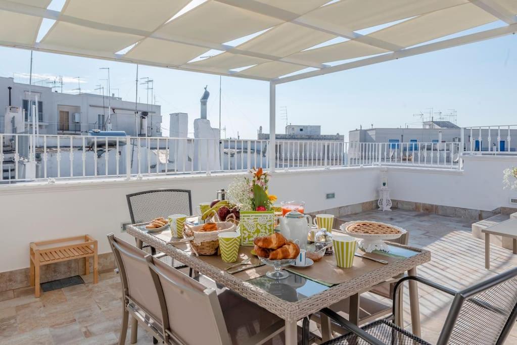A balcony or terrace at Le Alcove del Leopardi