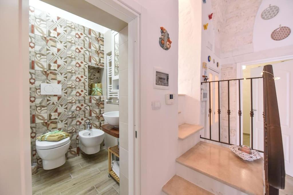 A bathroom at Le Alcove del Leopardi