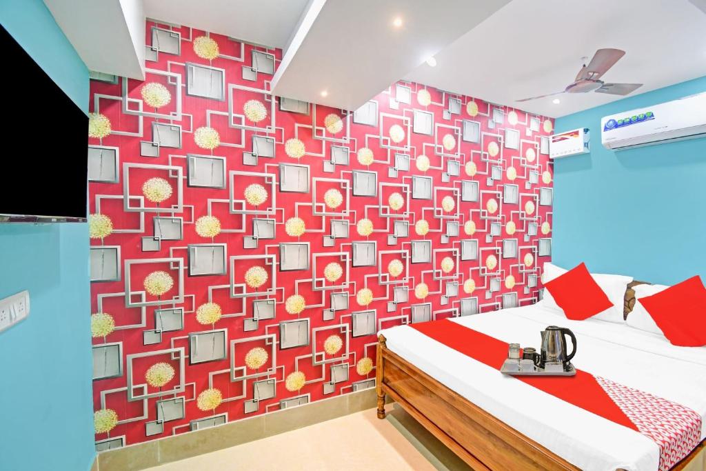 Postel nebo postele na pokoji v ubytování Hotel O Lewis Paradise