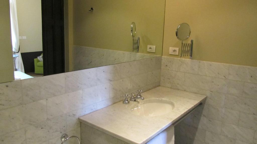 Maison Borella - Double Or Twin Room With Courtyard View