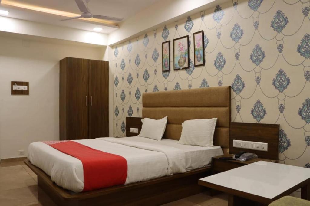 Tempat tidur dalam kamar di Hotel Legend