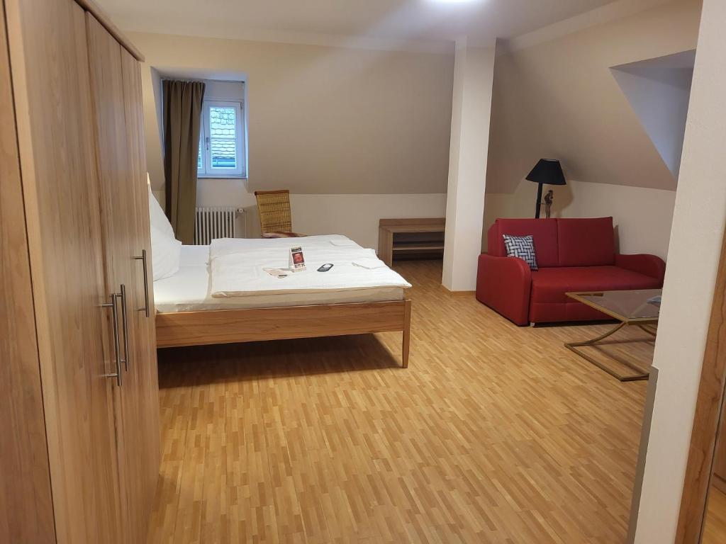 Postel nebo postele na pokoji v ubytování Hotel & Café Ritter von Böhl