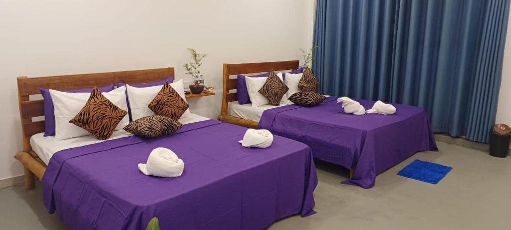 Postel nebo postele na pokoji v ubytování Lily Resort Udawalawe