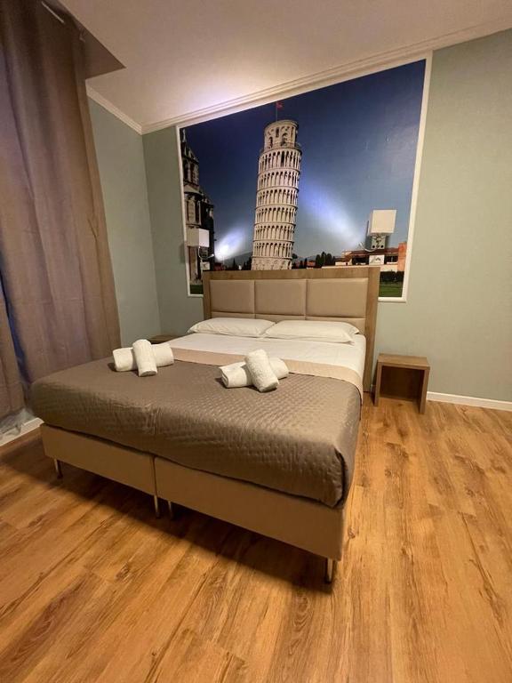a bedroom with a bed with a picture of a building at Titta & Ruffo in Pisa