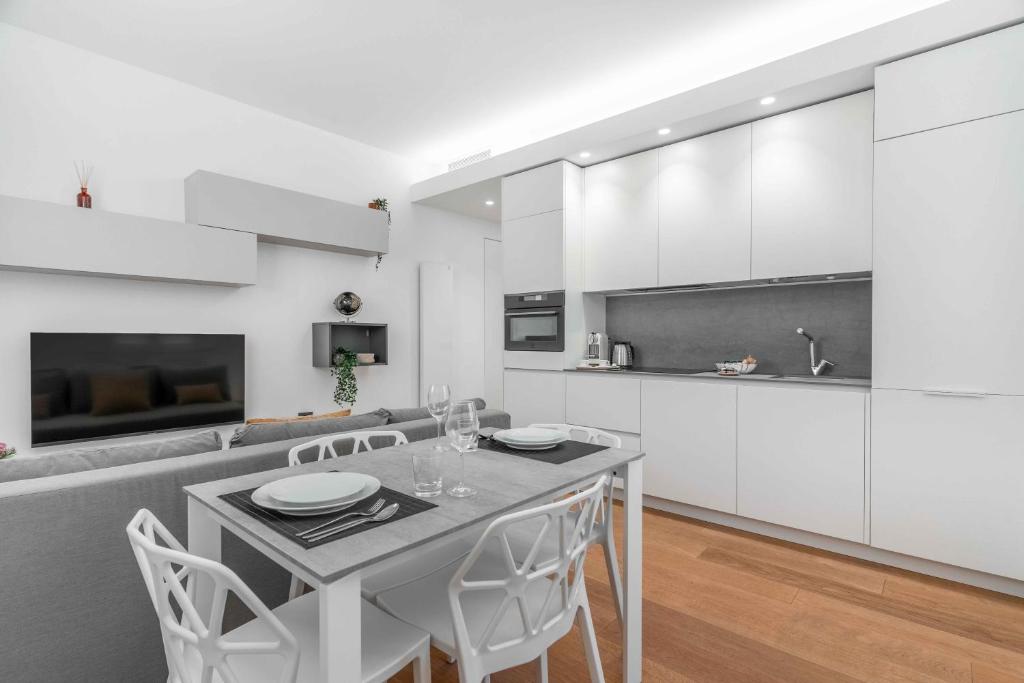 a kitchen and dining room with a table and chairs at Sebenico 10 in Milan