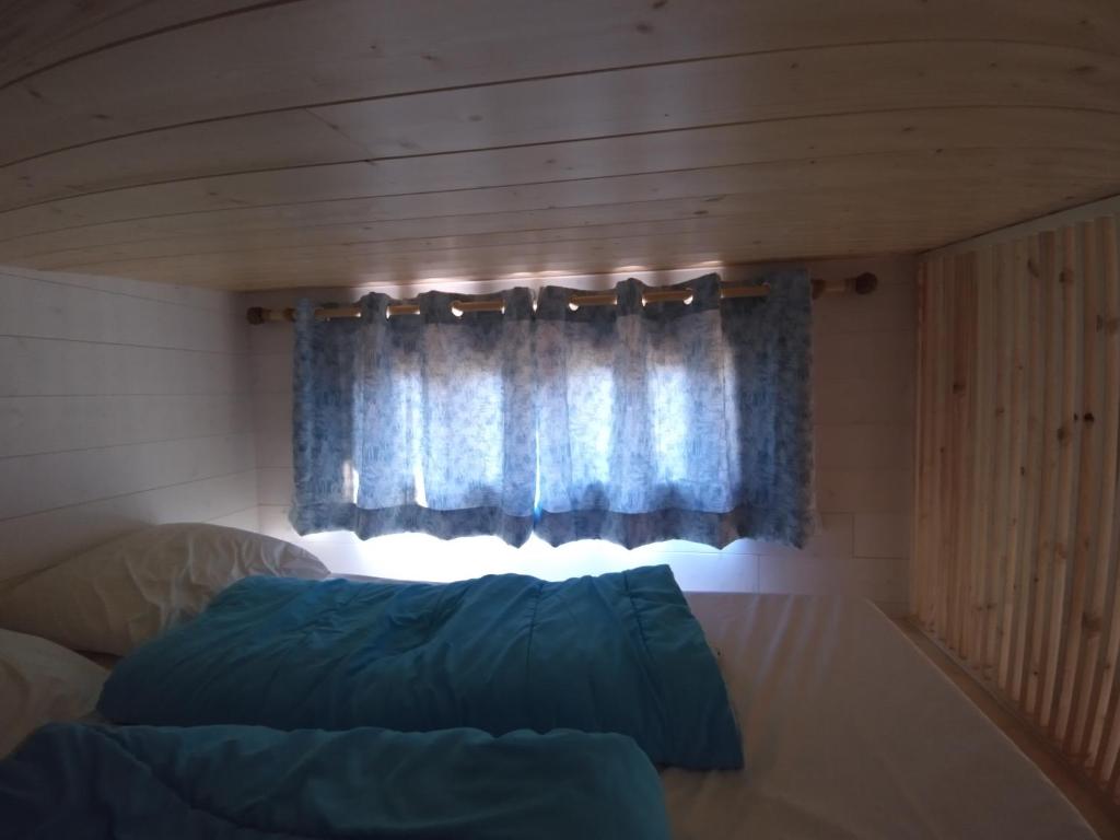 Postel nebo postele na pokoji v ubytování Camping Les Granges Bas - Tiny House - Lodges - Mobilhomes