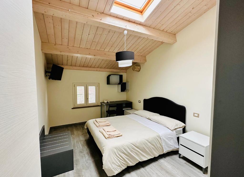 เตียงในห้องที่ Locazione Turistica Rania