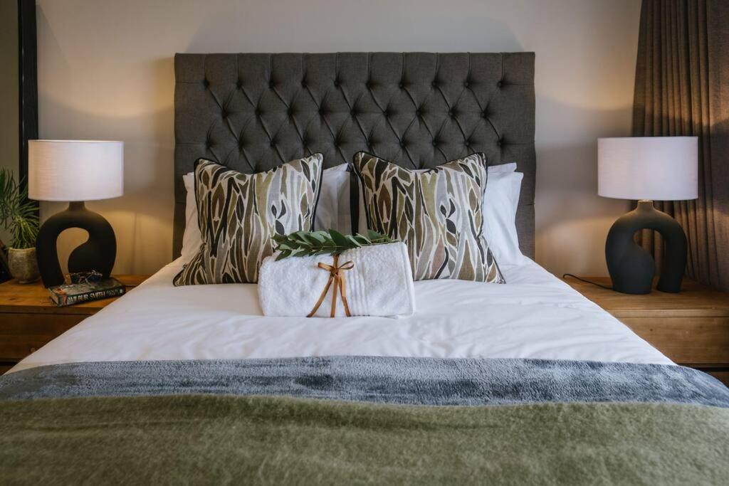 Postel nebo postele na pokoji v ubytování 180° Luxury Ocean Suites - #304