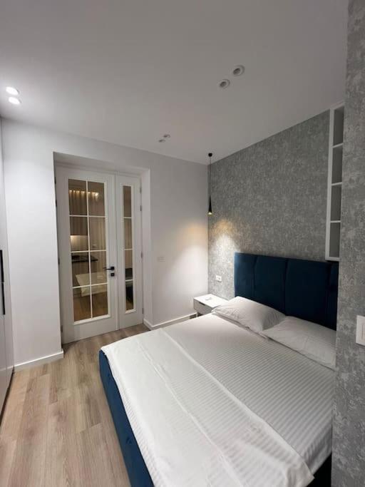 Peaceful Apartment Ish-Blloku Area - Imazhi 2
