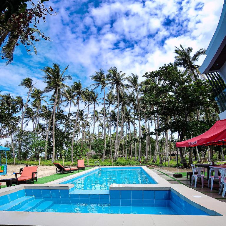 Bazén v ubytování Saffire Beach Resort and Glamping nebo v jeho okolí