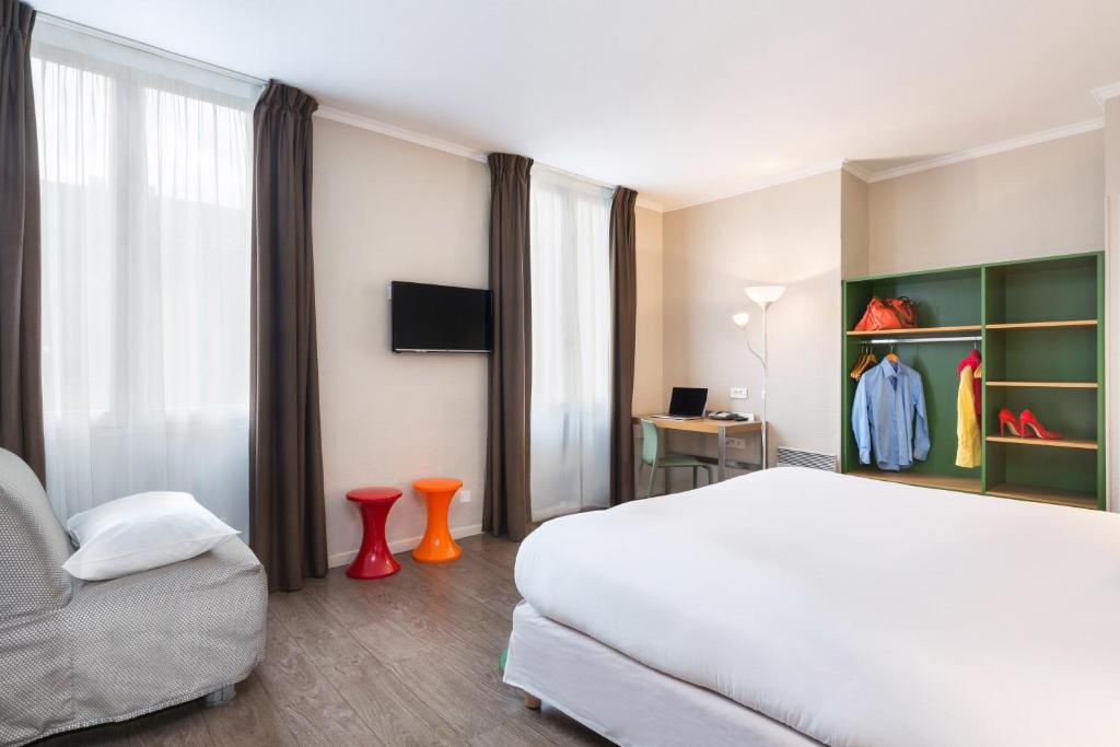 Postel nebo postele na pokoji v ubytování Matabi Hotel Toulouse Gare by HappyCulture