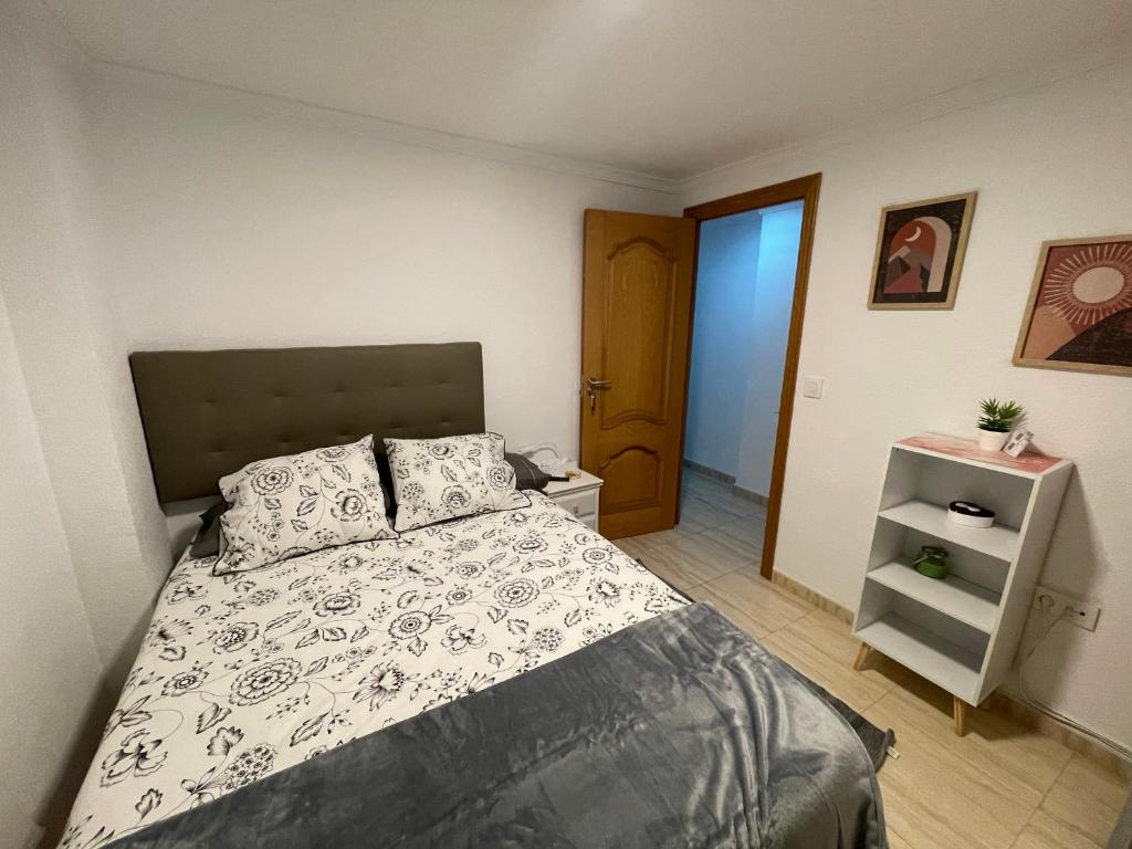 A bed or beds in a room at El Patio de Lucy