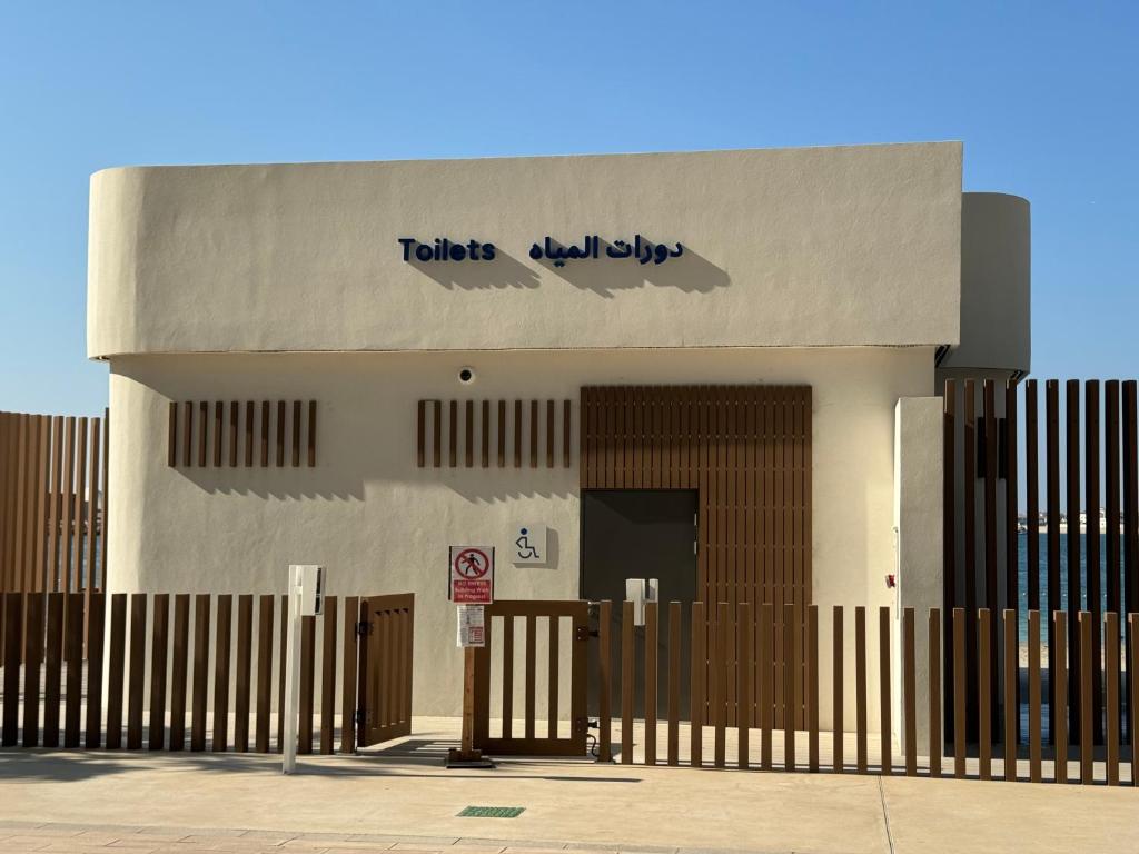 Fotografie z fotogalerie ubytování 1BR Luxurious Beachfront Apartment v Dubaji
