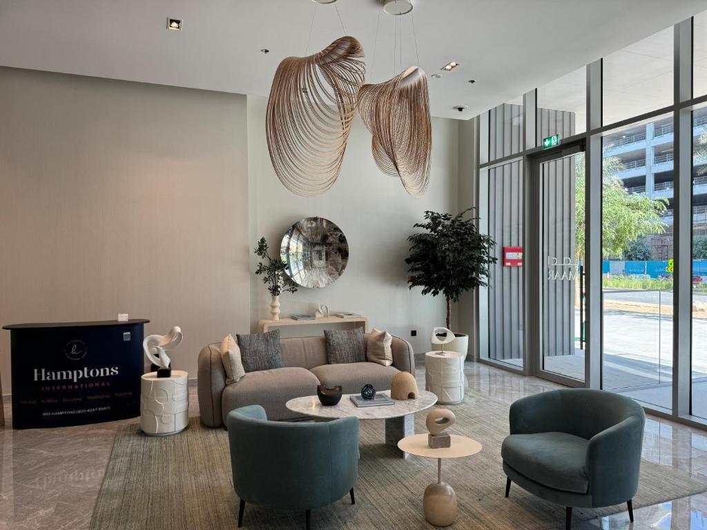 Posezení v ubytování 1BR Luxurious Beachfront Apartment