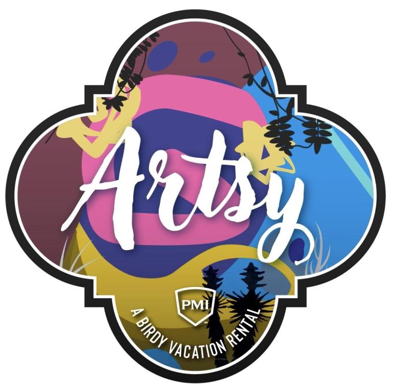 un logotipo para un evento con una mujer en un globo en Artsy - A Birdy Vacation Rental, en San Antonio