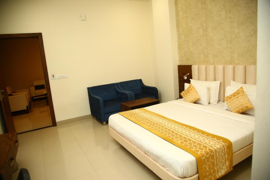 Postel nebo postele na pokoji v ubytování Hotel Manas Plus