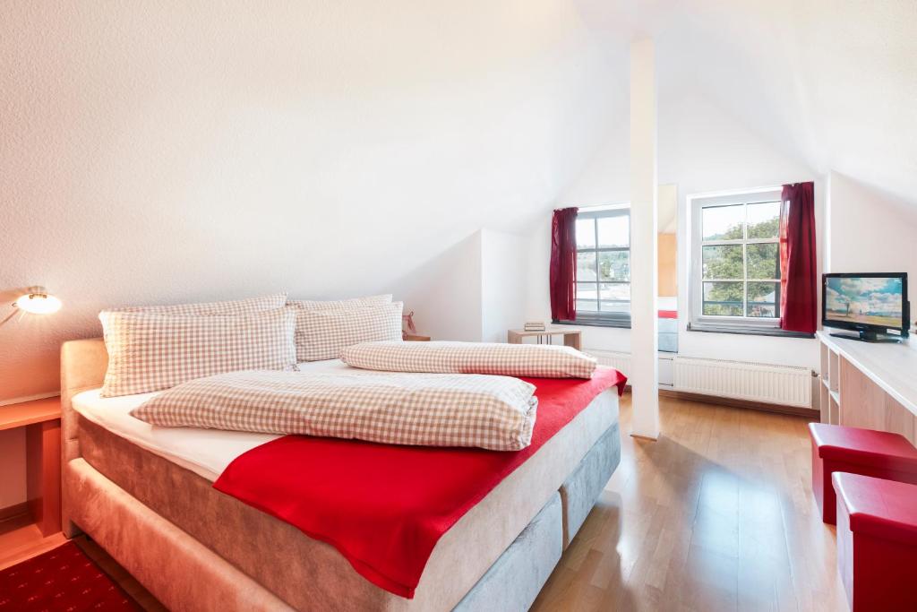 Postel nebo postele na pokoji v ubytování Hotel Garni Dorfkammer