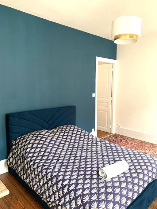 Postel nebo postele na pokoji v ubytování Maison de charme avec vue sur château