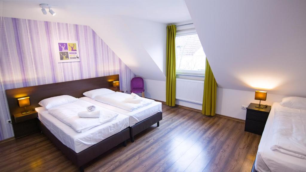 Postel nebo postele na pokoji v ubytování Hirsch Hotel Hanau