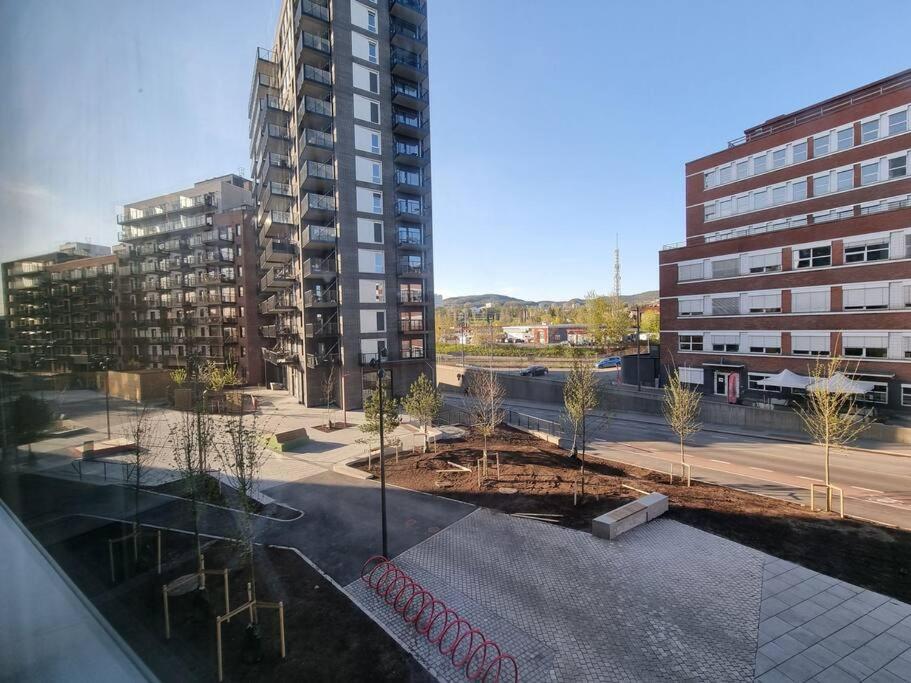 vistas a una ciudad con edificios altos en Studio apartment 10mins from Oslo Cent. station., en Oslo