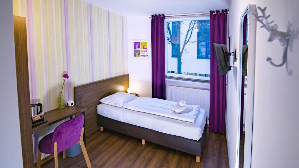 Postel nebo postele na pokoji v ubytování Hirsch Hotel Hanau