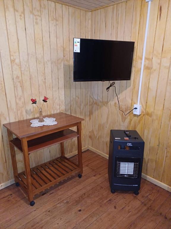 Televiisor ja/või meelelahutuskeskus majutusasutuses Habitación cómoda por día