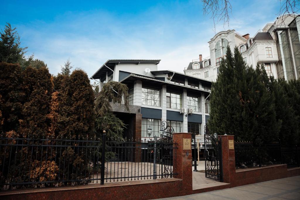 a building with a gate in front of it at Hotel Royal Florence in Chişinău