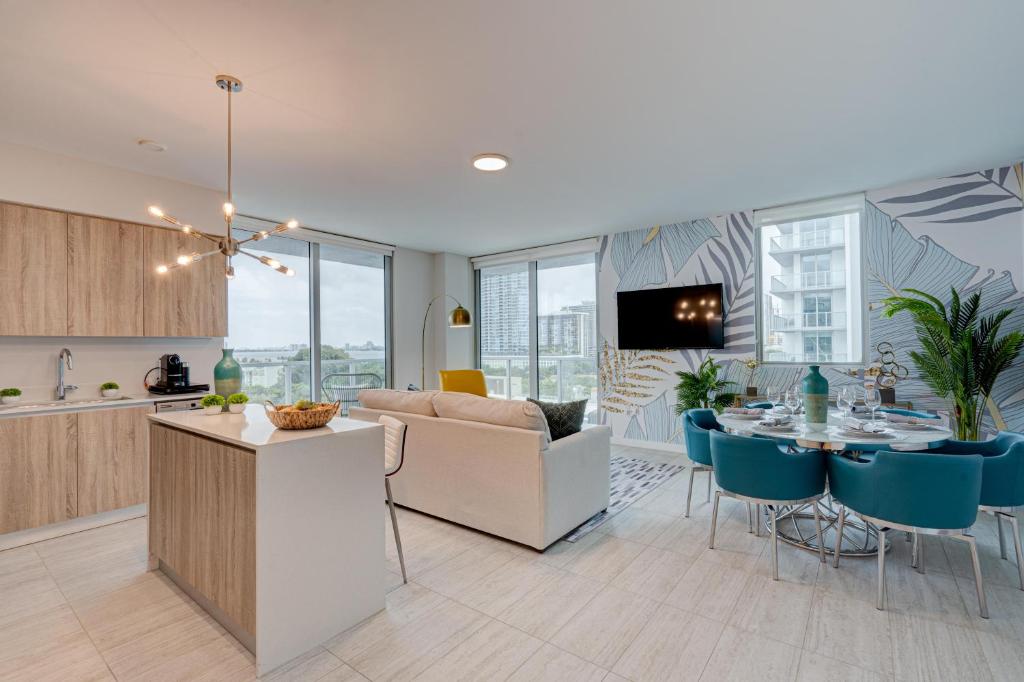 ครัวหรือมุมครัวของ 3900-717AS DESIGN DISTRICT, CONDO 2 BEDROOMS & 2 BATHROOMS & BAY