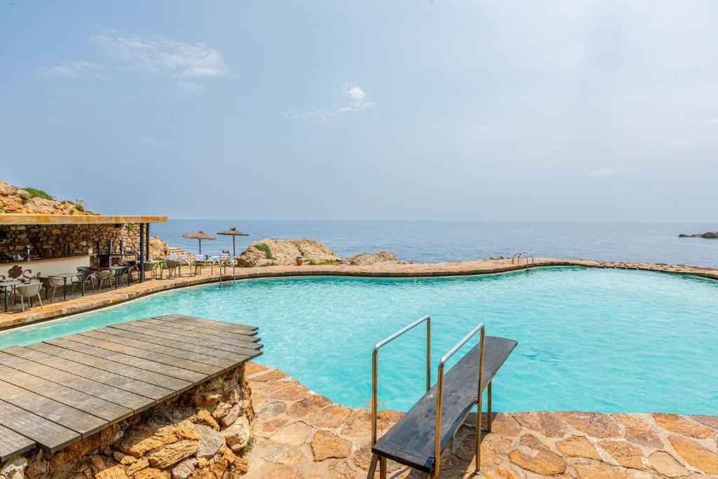 Bazén v ubytovaní Cap Sa Sal Aquamarina Begur alebo v jeho blízkosti