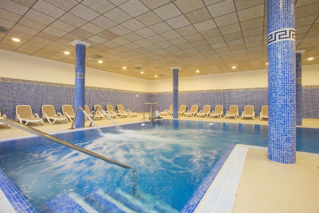 Bazén v ubytování Inturotel Sa Marina nebo v jeho okolí