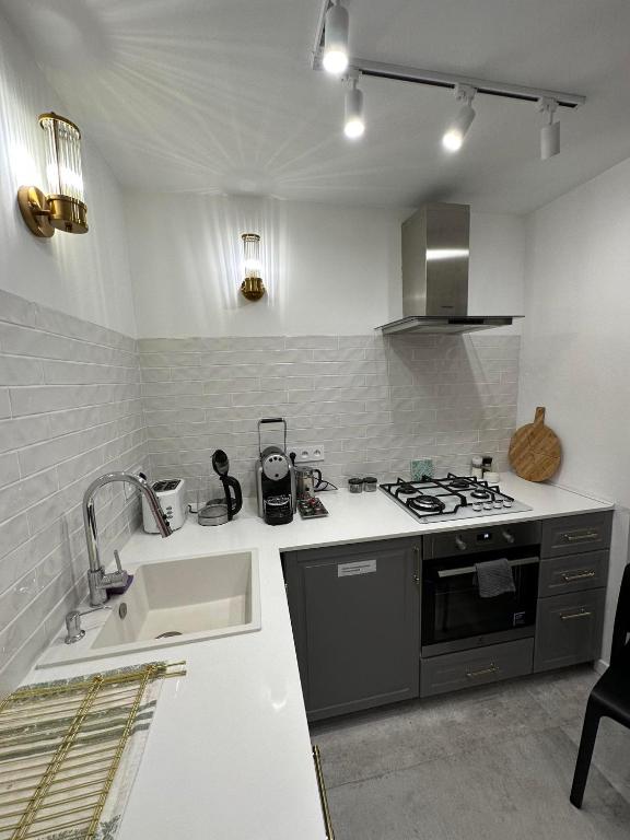 Art Deco Apartment - 3